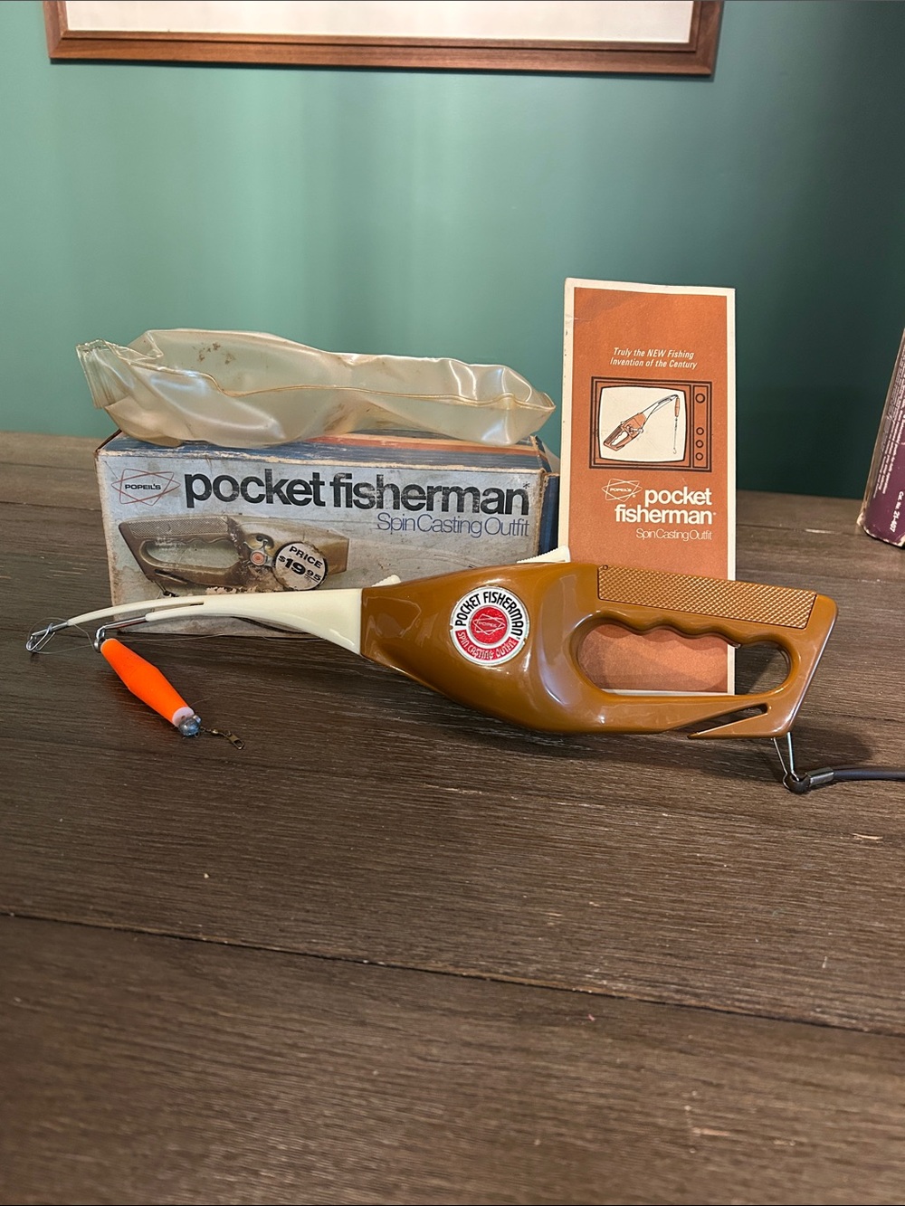 Vintage 1970’s pocket fisherman by Popeil spin casting outfit complete with box